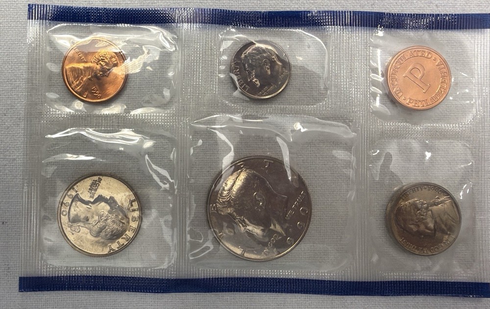 ** Toned 1985 & 1990 Uncirculated Mint Set **
