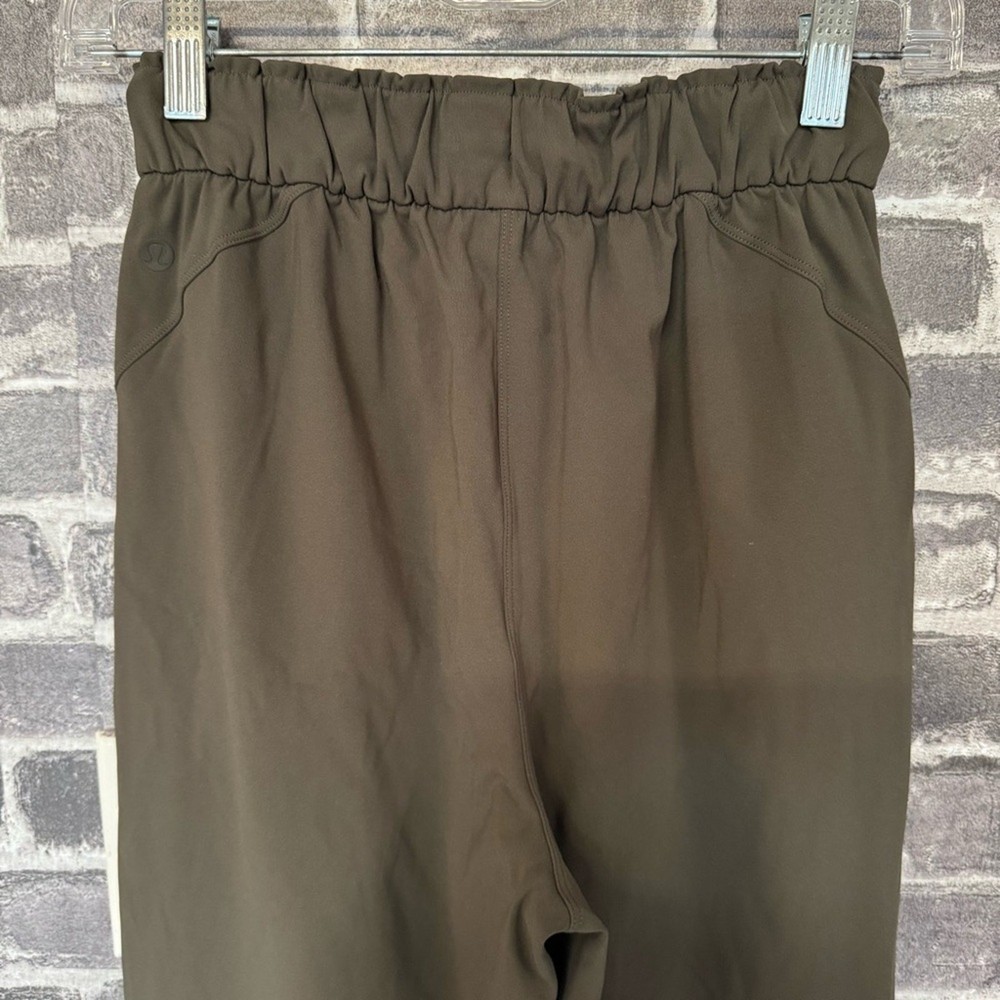 Lululemon Keep Moving Jogger pants olive green drawstring pockets SIZE 2