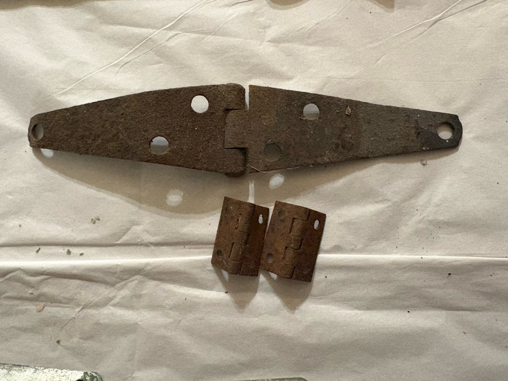 Eight vintage hardware hinges