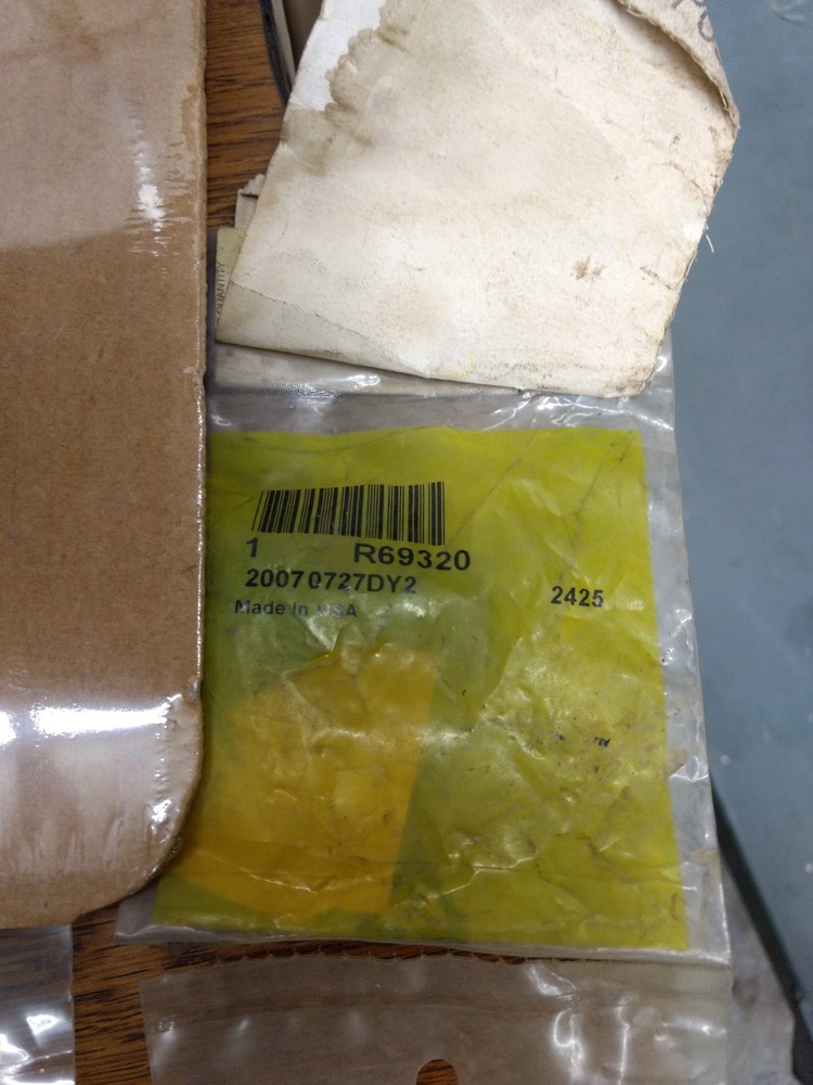 John Deere  Clamp R69320