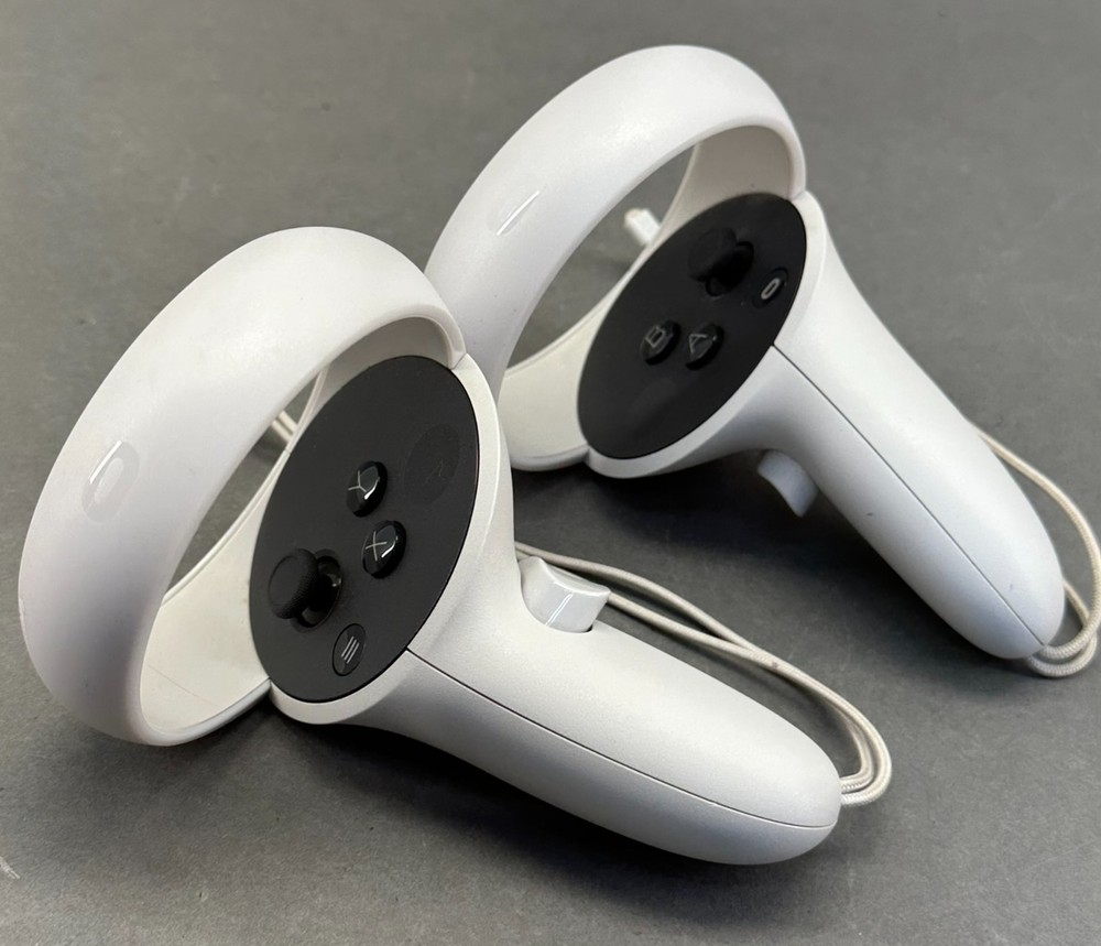 Oculus Quest 2 128GB VR HEADSET + Controllers