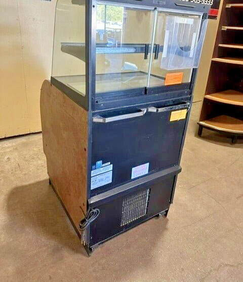 STRUCTURAL CONCEPTS OASIS BAKED GOOD DISPLAY W/REFRIGERATED BOTTOM DISPLAY CASE
