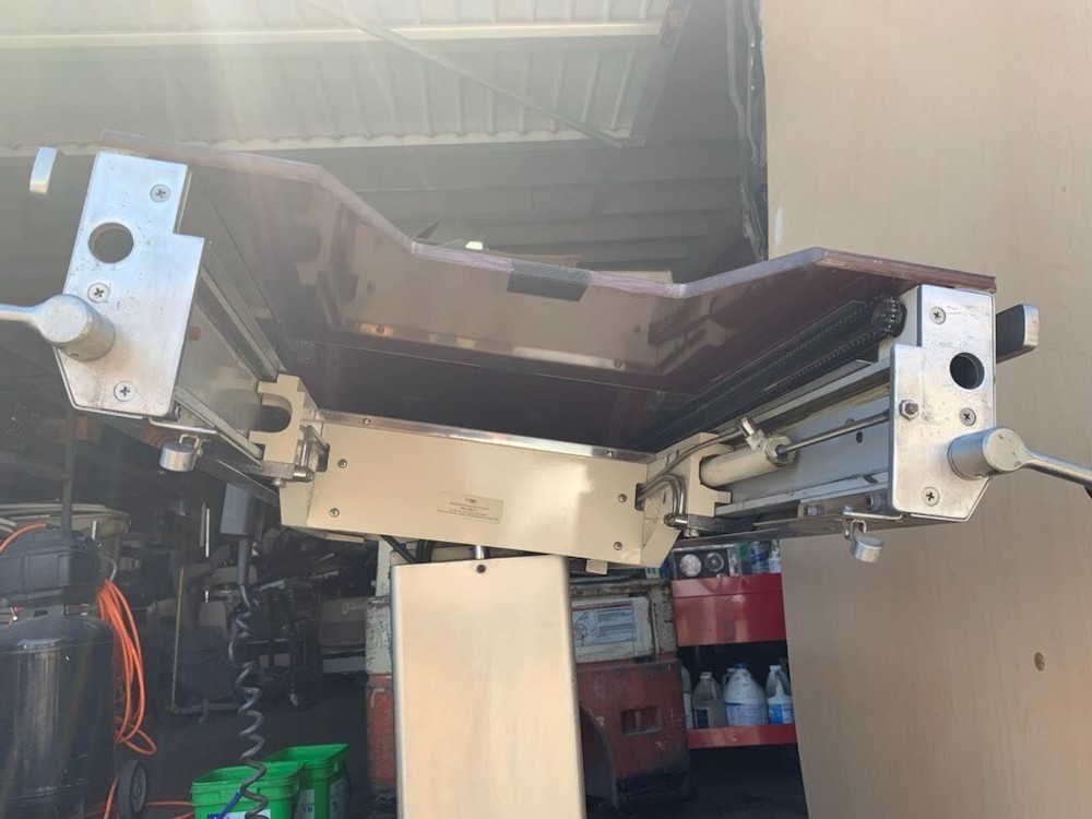 Skytron 3100 Surgical Table
