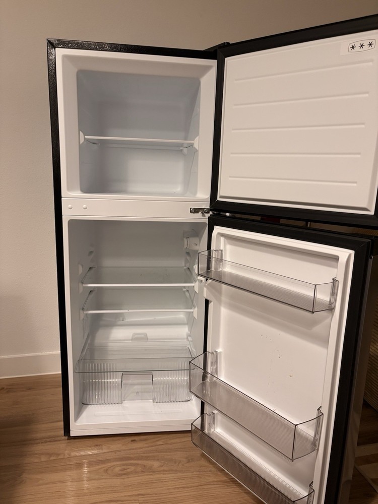 Midea MRM45D3ASL Silver Top-Freezer Refrigerator, Adjustable Shelves