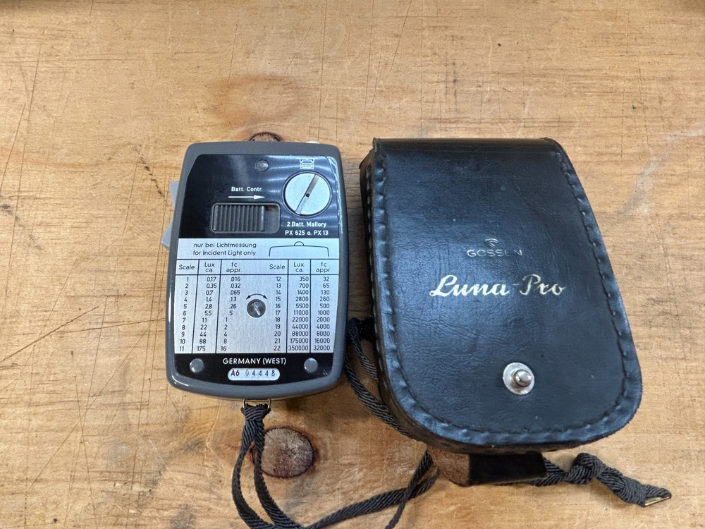 Gossen Luna-Pro Light Meter with Case & Strap Untested