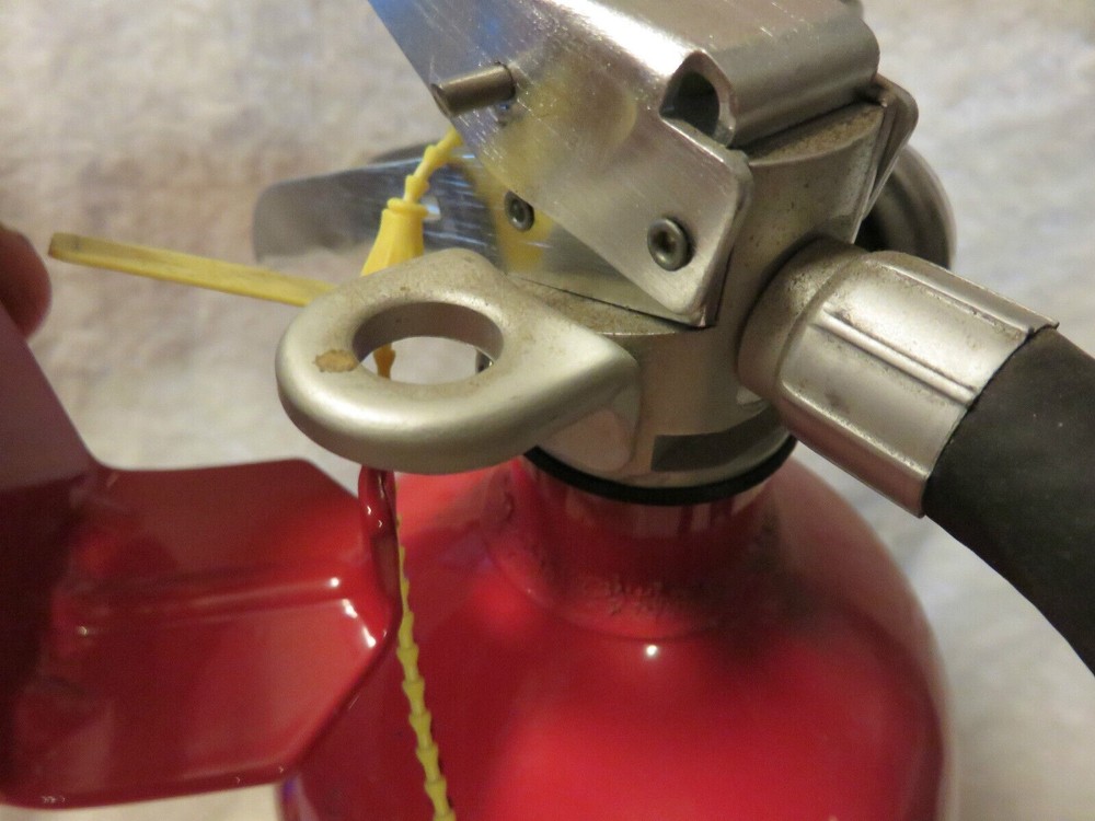 10 LOT NEW HOOK STYLE WALL MOUNT 5# SIZE FIRE EXTINGUISHER BRACKET UNIVERSAL