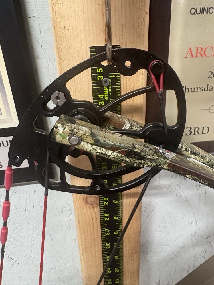 Athens Ridge 32 Compound Bow Rh 65LB 29” Draw