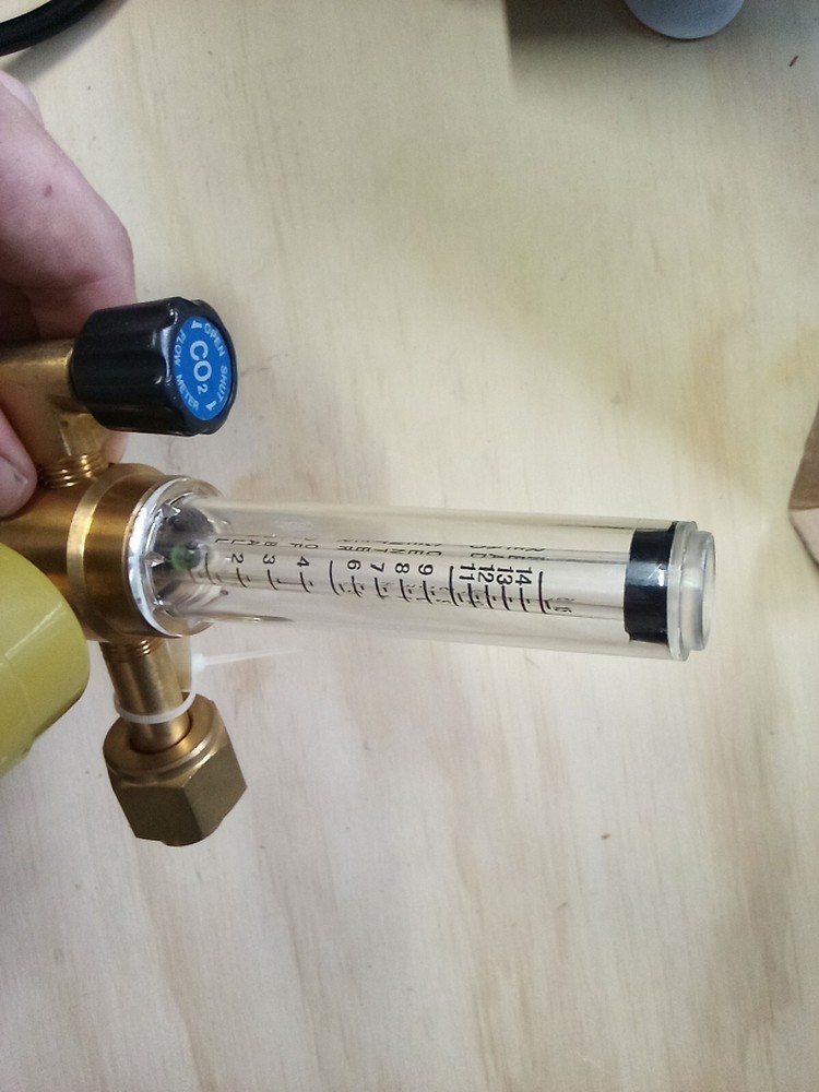 co2 regulator with solenoid