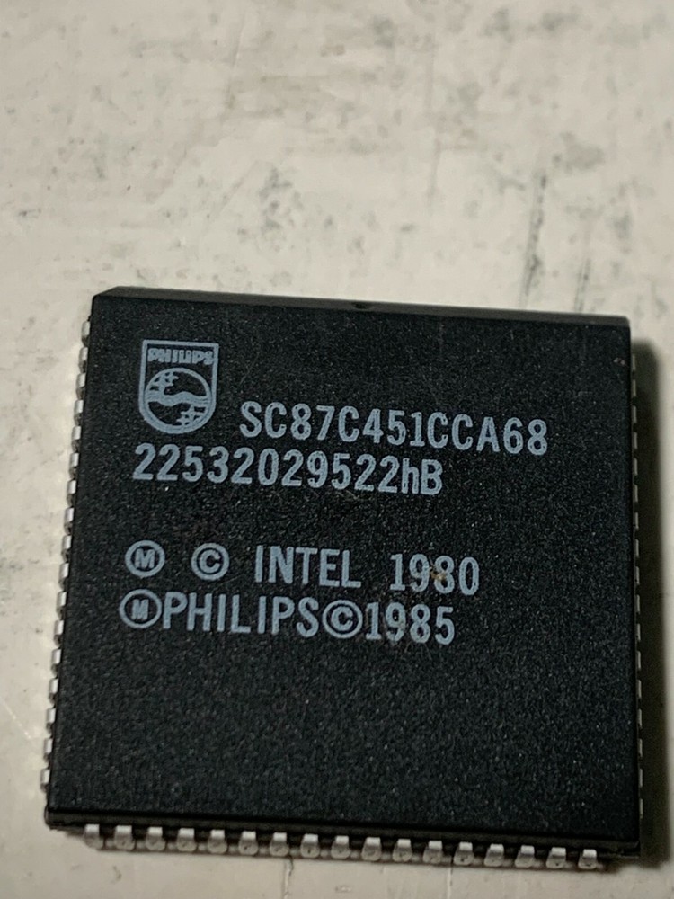 Phillips/Intel IC- SC87C451CCA68- Micro-Controller in a 68 pins PLCC package.