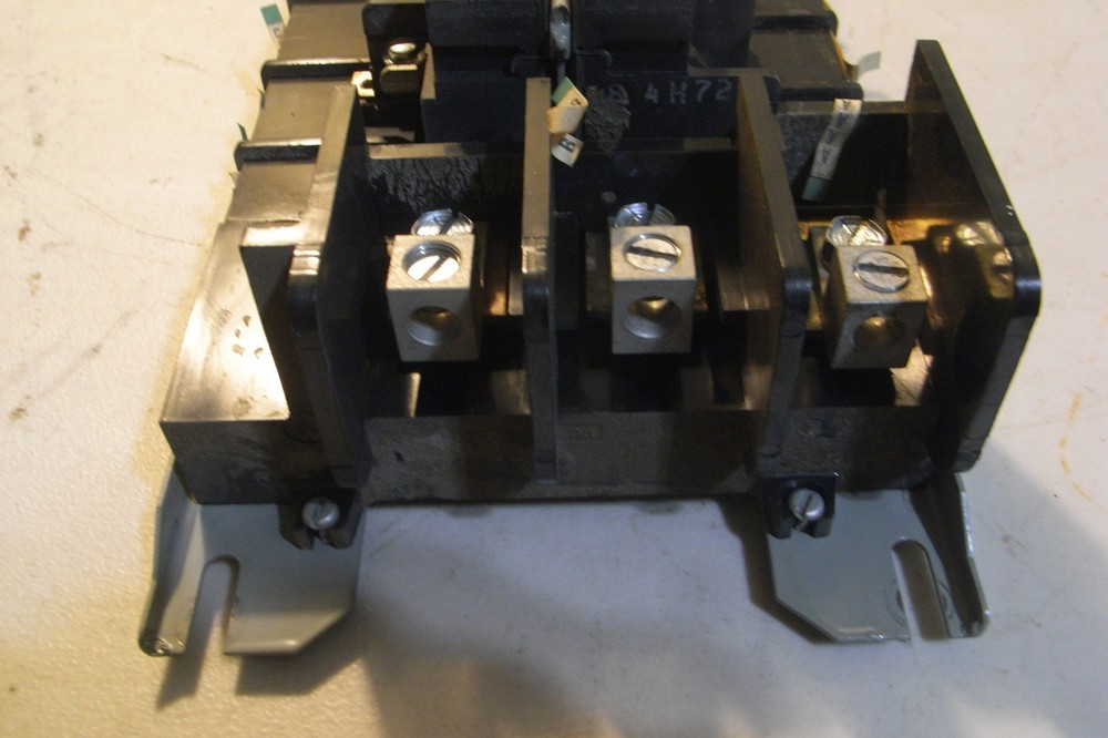 pushmatic ITE 12 space 3 Phase buss bar with 20A breakers 2 pole 3pole no 52645