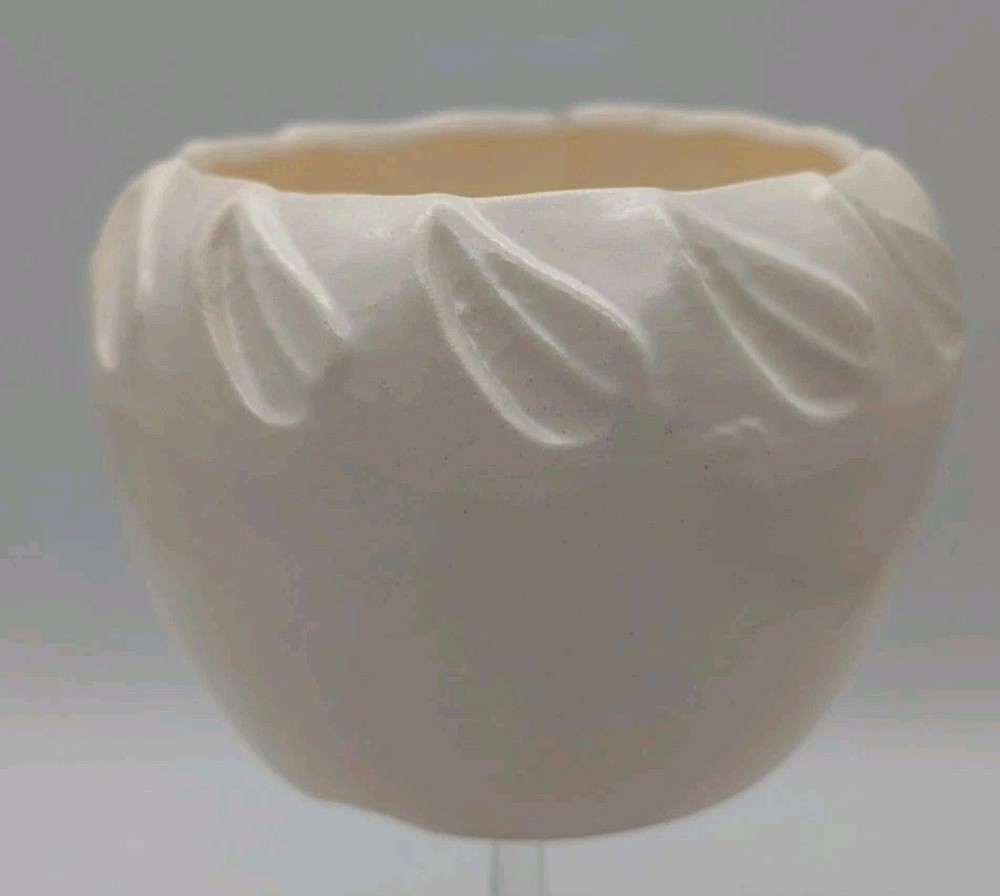 Vintage Ceramic Planter with a Leaf Design Around Edge USA C1
