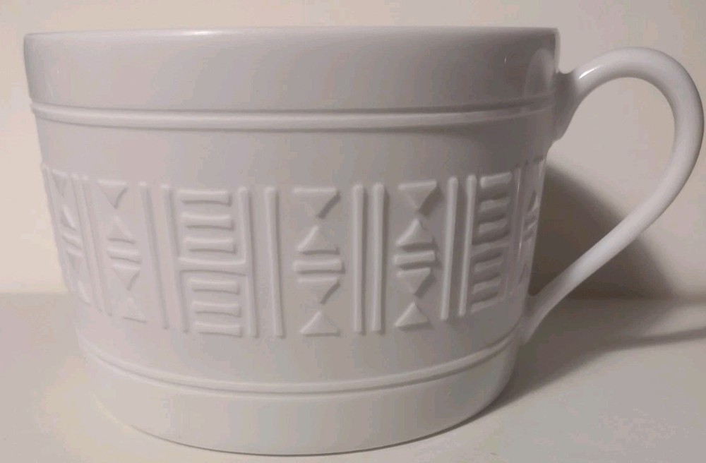 HERMES Egee Aegean Flat Cup All White Minimalist Embossed Geometric Marked