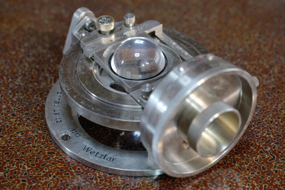 Antique Leitz Universal Rotating Stage UT2 Polarizing Microscope Accessory Case