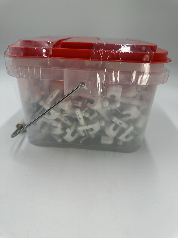 Propack Pre-Loaded Wall Clips (200-Piece) Closet Maid