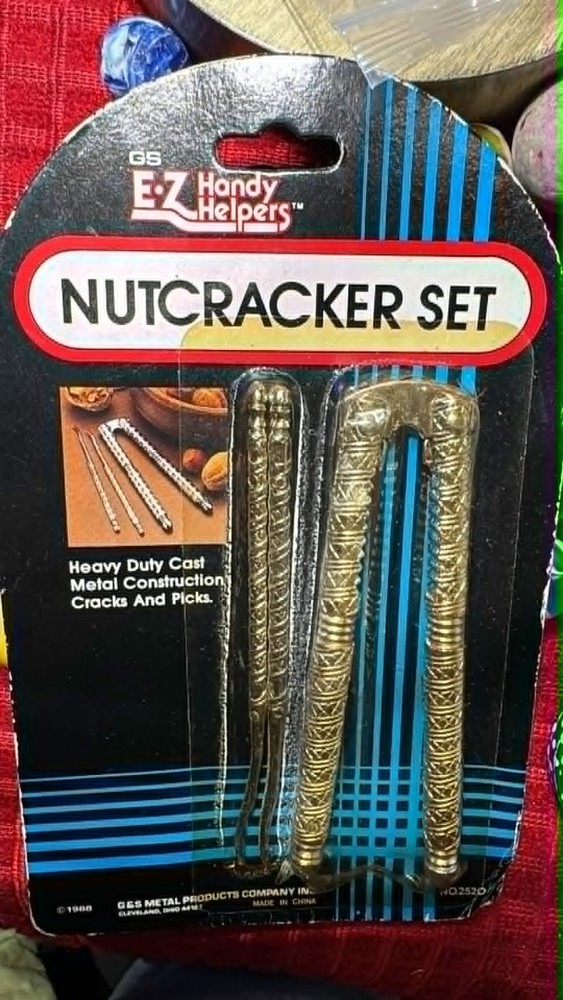 GS E-Z Handy Helpers Nutcracker Set Vintage New