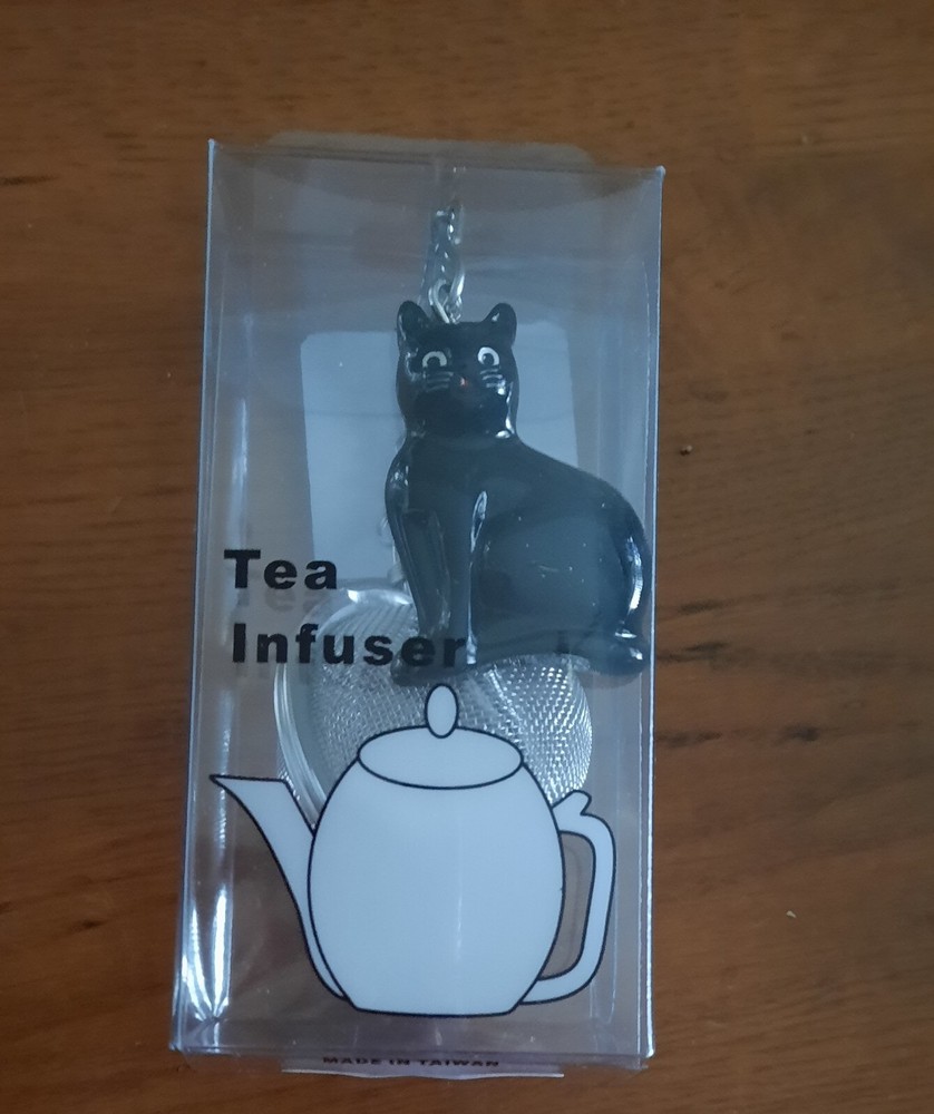 BRAND NEW TEA INFUSER WITH CAT ORNAMENT