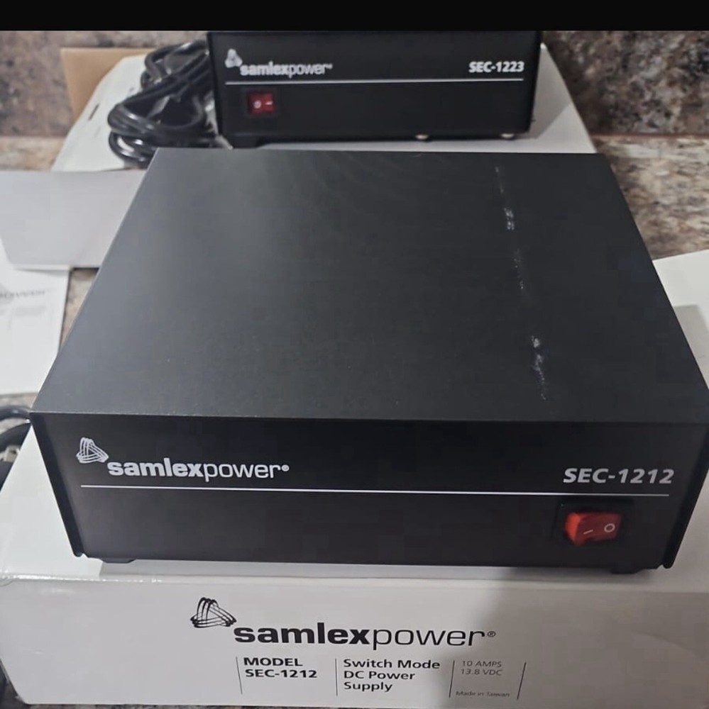 Samlex SEC-1212 Desktop Switching Power Supply