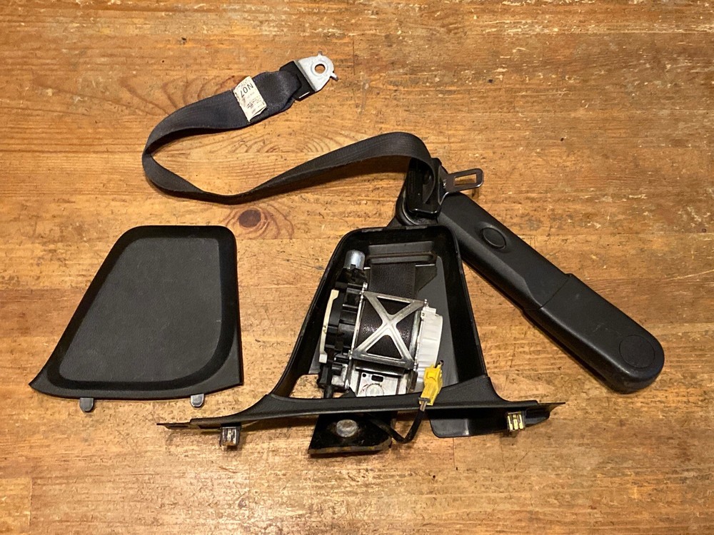 07-10 Silverado EXT Front Left Driver Side Seat Belt Seatbelt Retractor Assembly