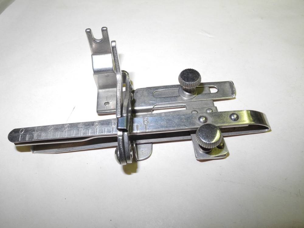 VINTAGE SINGER SEWING MACHINE BACK CLAMP ACCESSORY KIT, TOP CONDITION, NICE