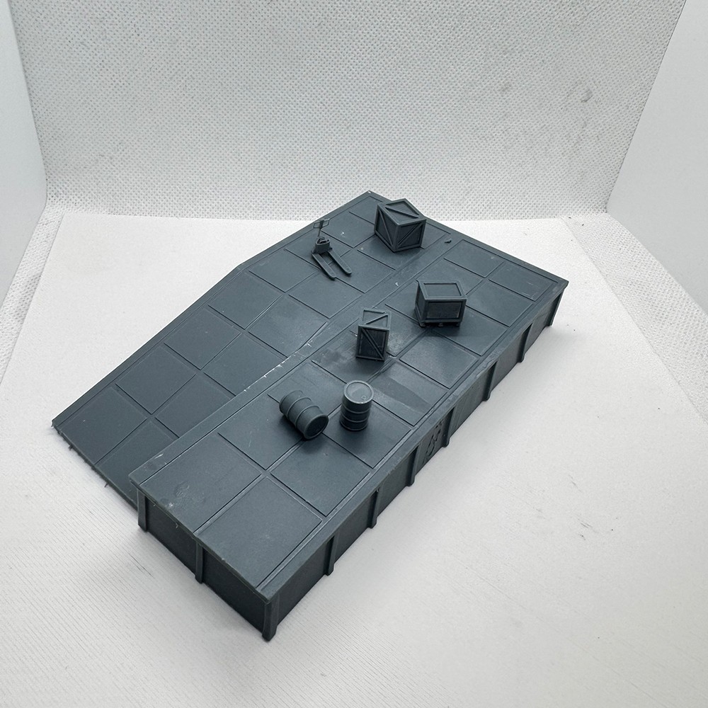 LaoYao 1/64 Wide Railway Platform Loading Dock With Cargo