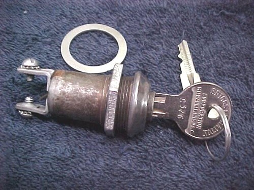 NOS Simplicity OEM Ignition Switch With Keys Part # 1686702SM