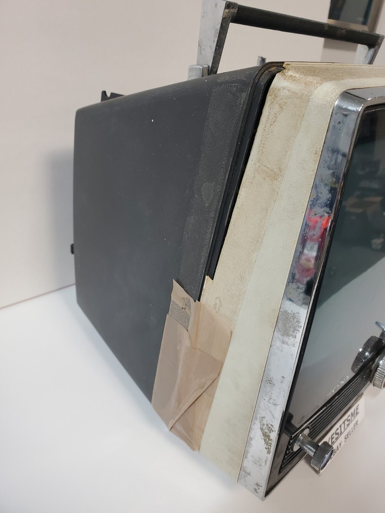 Vintage Sony Solid State Portable TV Model TV-950 (Powers On)