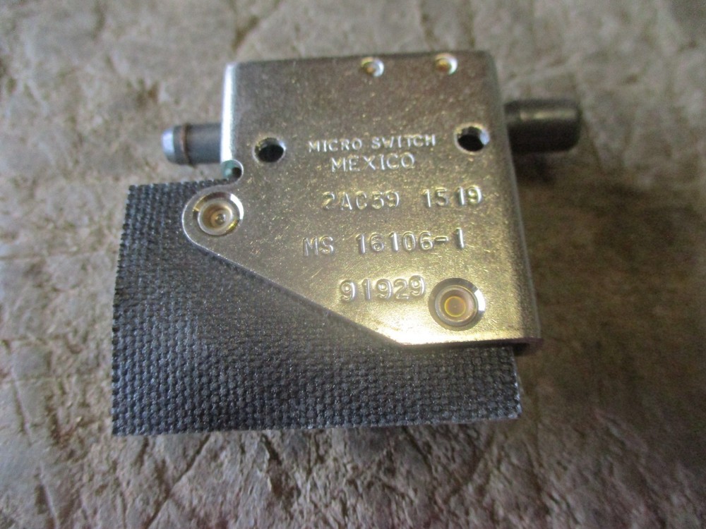 NOS Micro Switch 2AC59, MS 16106-1, 01-324-2367