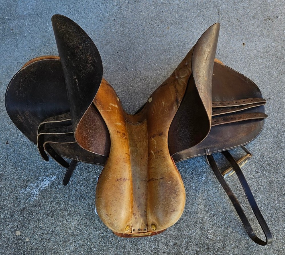 Beval Jumping Saddle Size 17 Long Made in England Devon 2000 Used