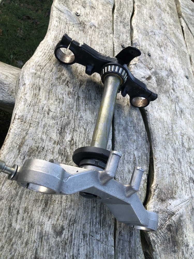 suzuki rg250 Yokes