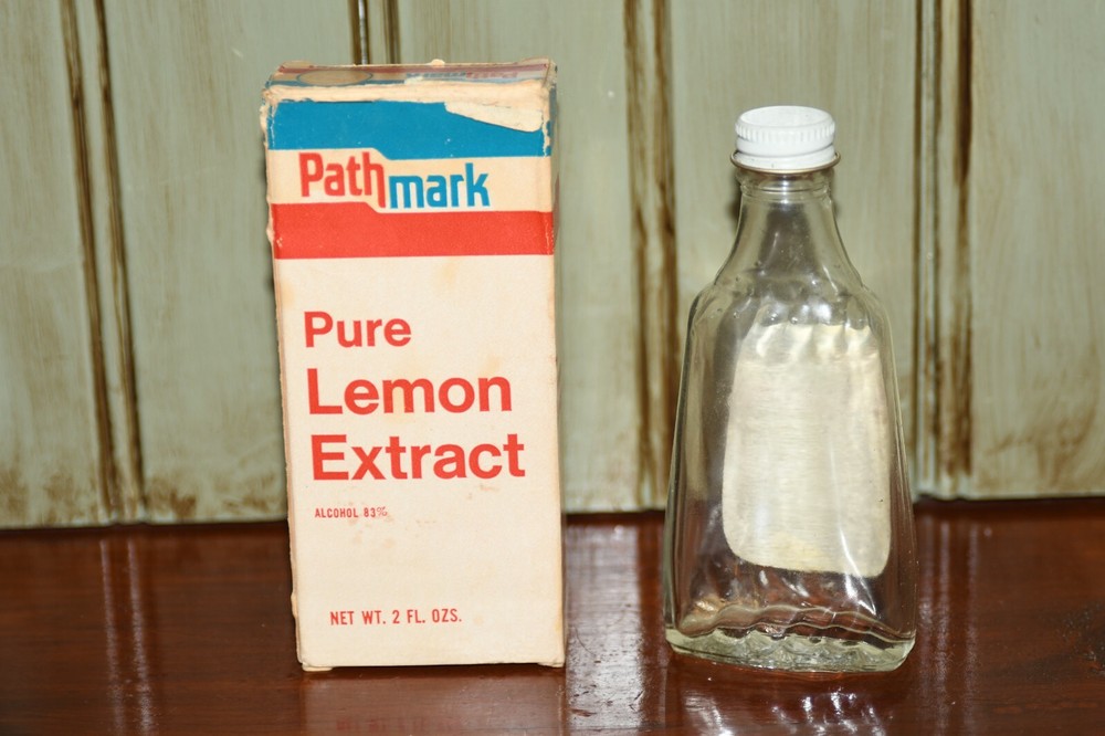 Vintage Pathmark Pure Lemon Extract Bottle & Box Kitchen Retro 2 oz.