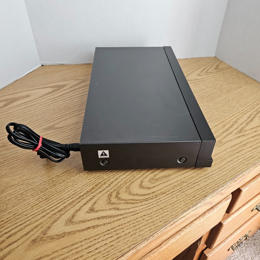 RETRO (1987) Technics SL-P220 CD Player No Remote