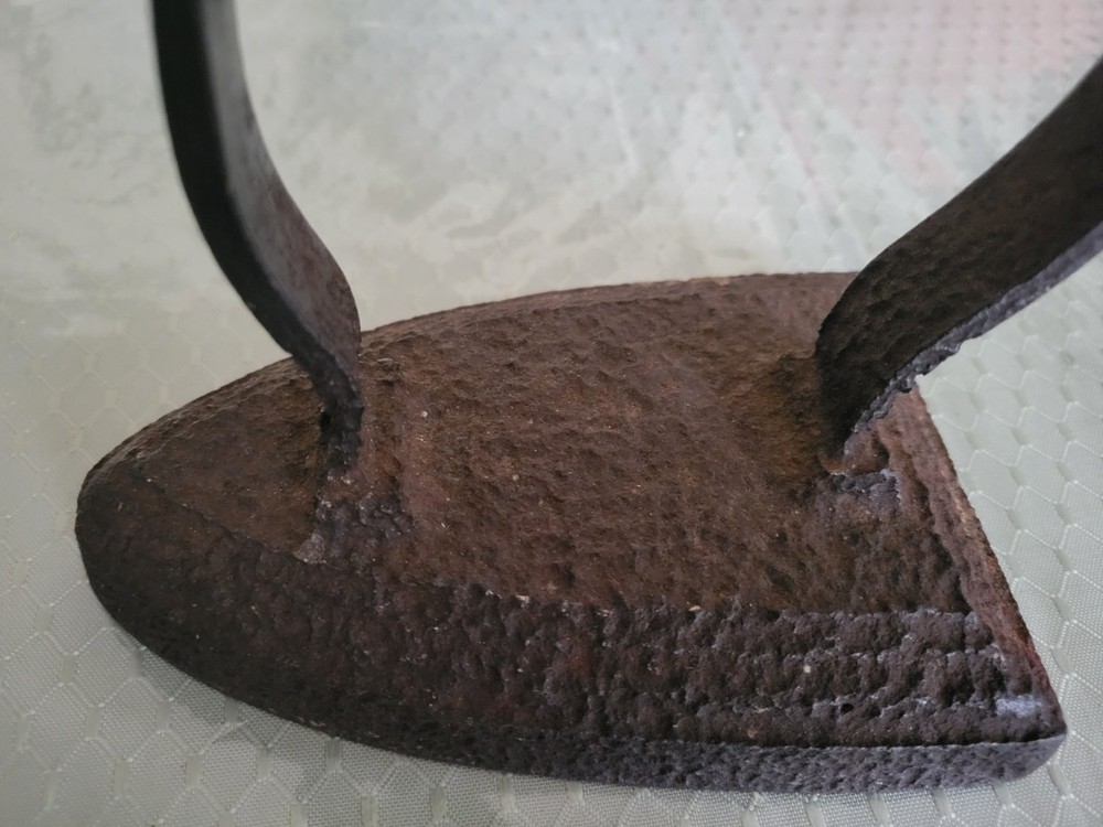 Antique SAD IRON SOLID HEAVY CAST IRON 6x4" Inches