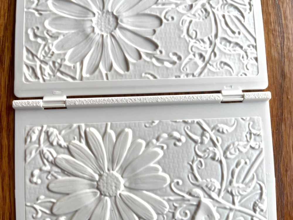 Spellbinders Delightful Daisies 3D Embossing Folder M-Bossabilities E3D-003 5x7