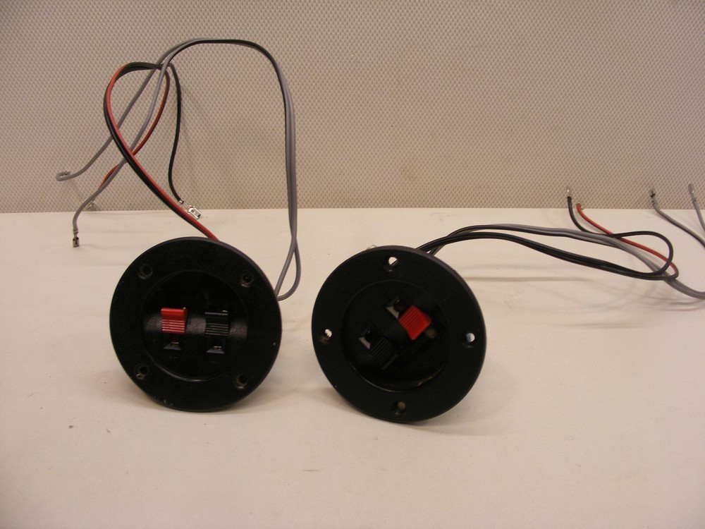 2 vintage Mission Model 70s Crossovers