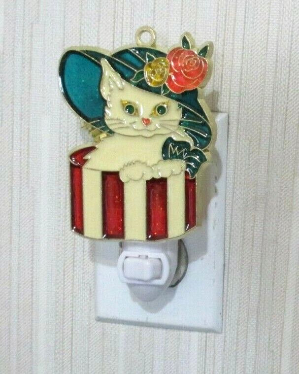 CAT IN HATBOX WITH BLUE HAT NIGHTLIGHT (SUNCATCHER LIGHT)