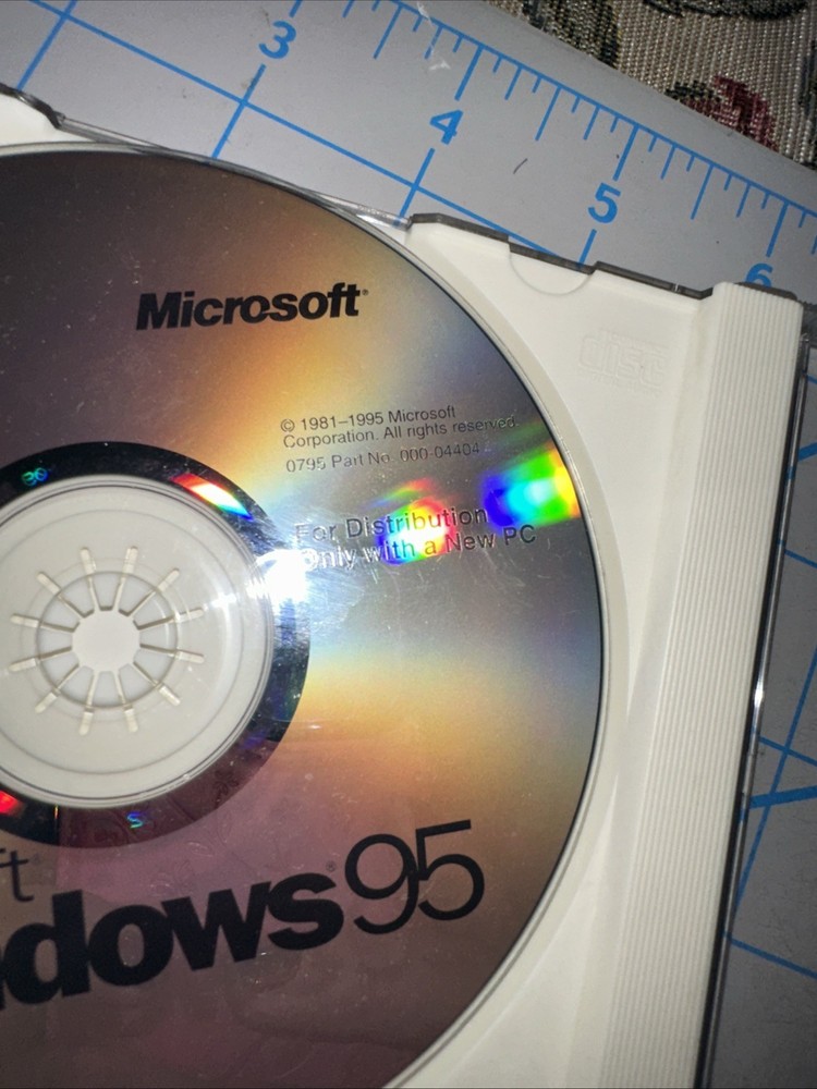 Microsoft Windows 95 Computer Software Disc With Case