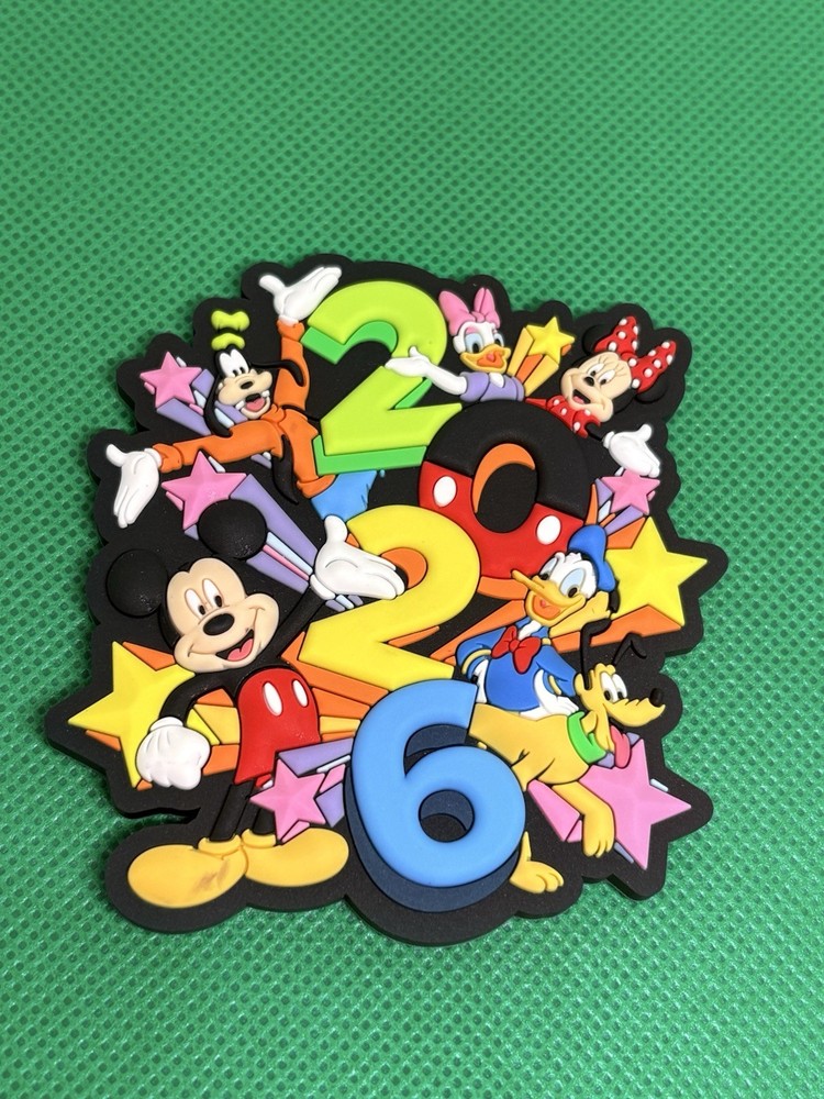 2026 Donald Duck And Friends Magnet !!