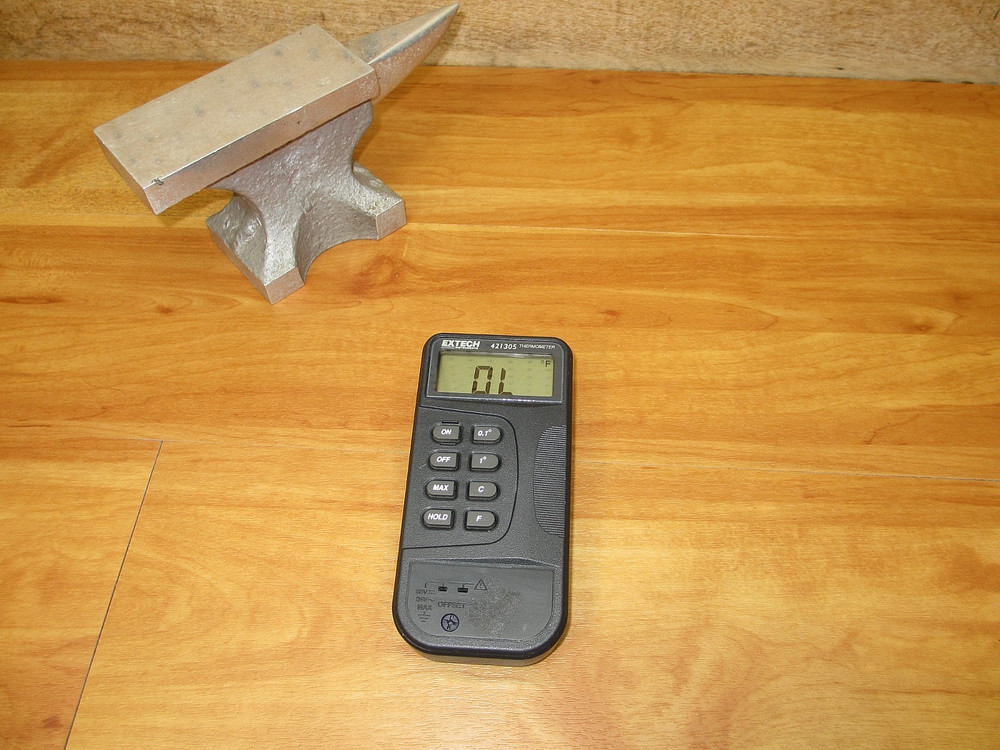 Extech 421305 *USED POWERS UP* Digital Thermometer