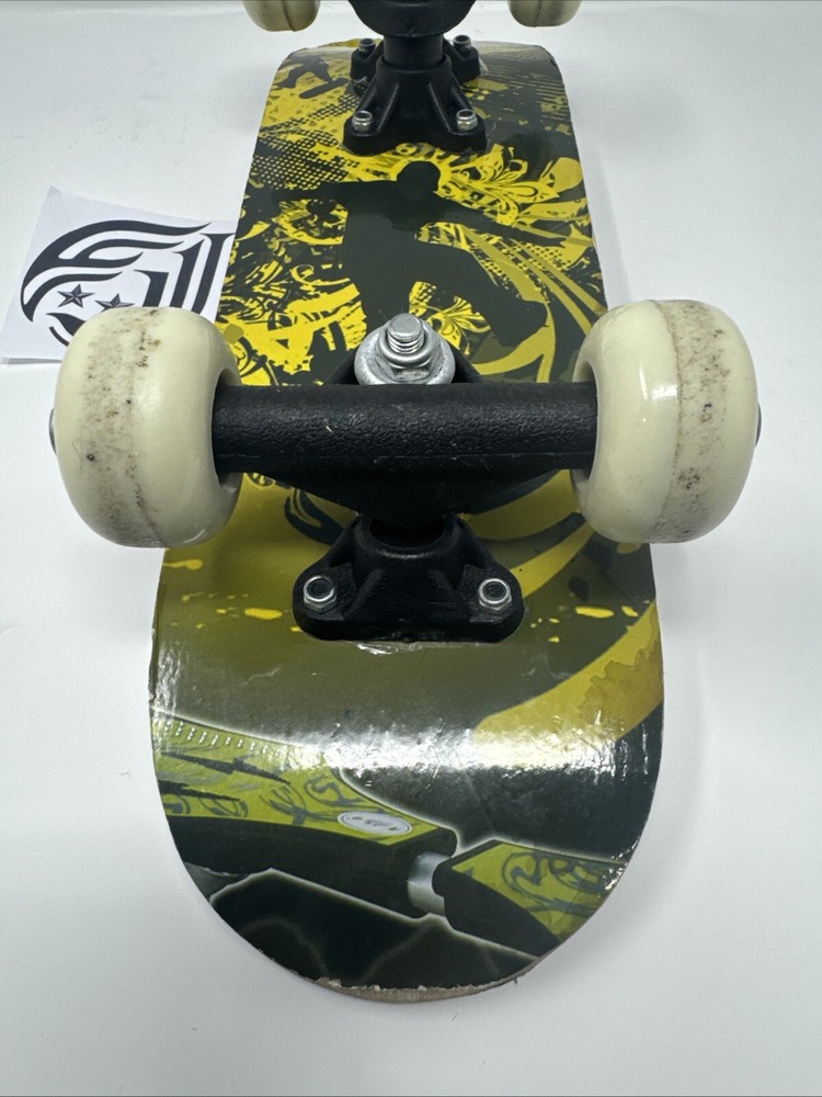 Mini Skateboard (17 in) Starter Size Complete Deck Board Skate White Wheels