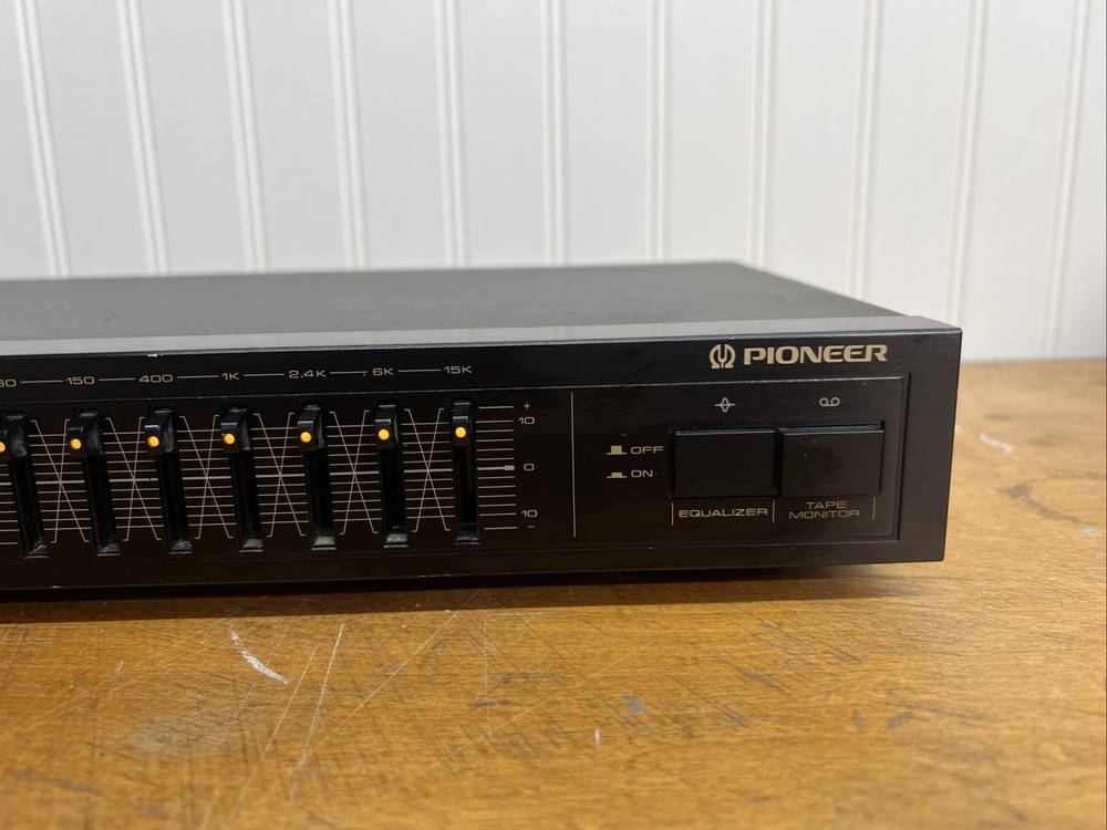 Pioneer Graphic Equalizer Model GR-470 Powers On