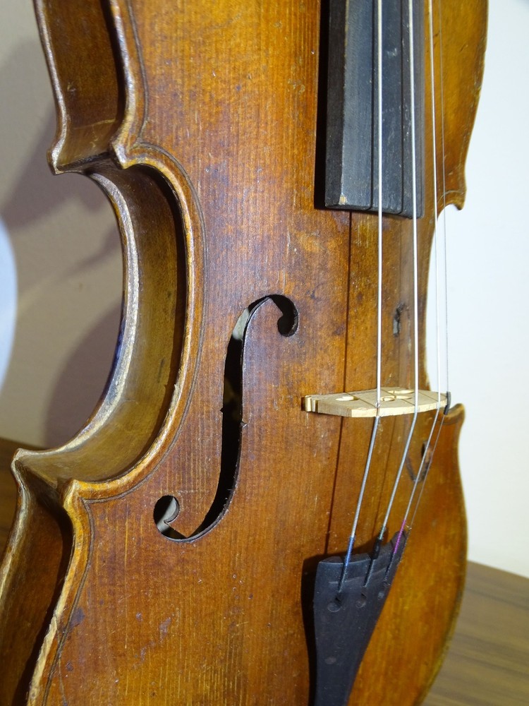VERY OLD VIOLIN labelled JOHN SHAW (Nr. 221)