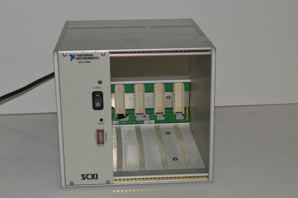 NATIONAL INSTRUMENTS SCXI-1000 DATA ACQUISITION CHASSIS  (IRC63)