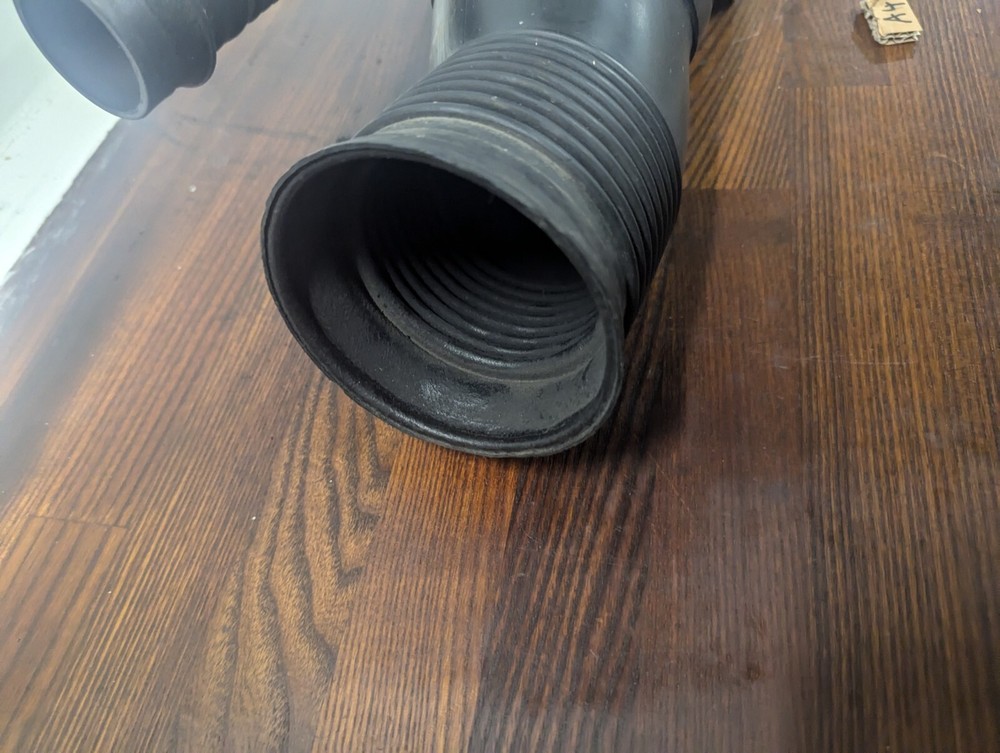 BMW 5 E39 Diesel intercooler hose pipe 2247909