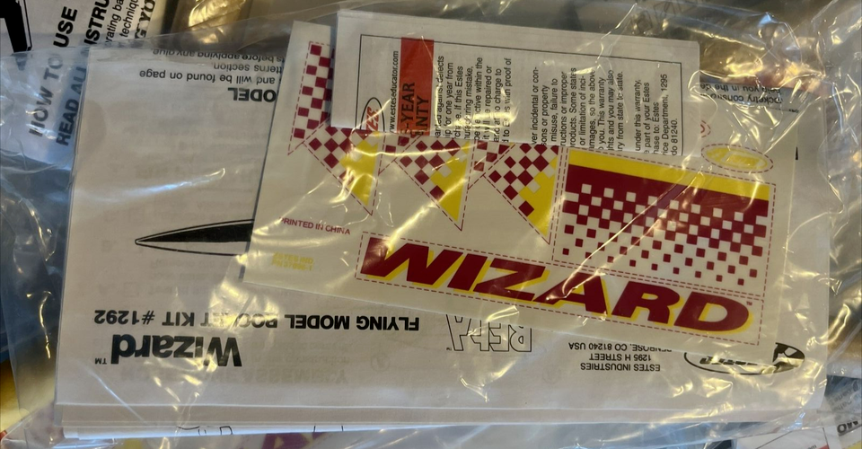 Estes 1292 Wizard Flying Model Rocket Kit