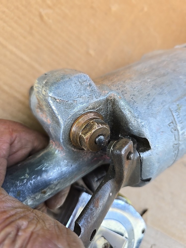 Chicago Pneumatic CP-351 Compression Riveter Squeezer Rivet Air Tool