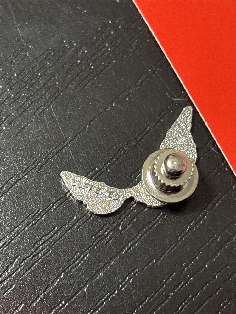 SUPREME EYES PIN FW21