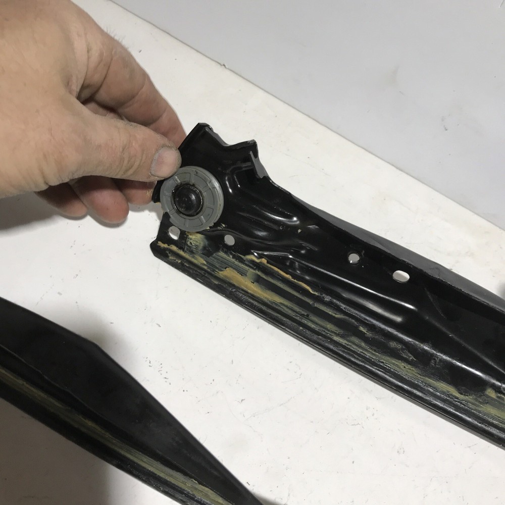 08-20 Dodge Chrysler Minivan Front LH Window Guides and Regulator Bracket