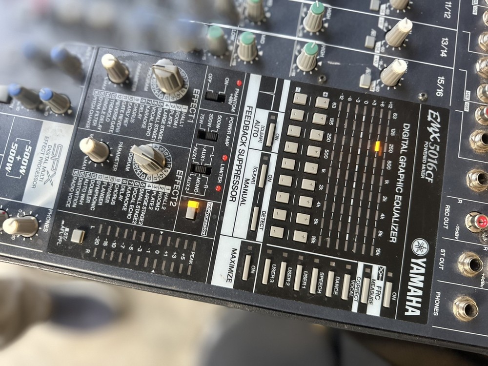 Yamaha EMX5016CF 500W 16-Input Powered Mixer