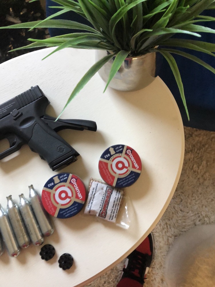 crosman co2 powered air pistol