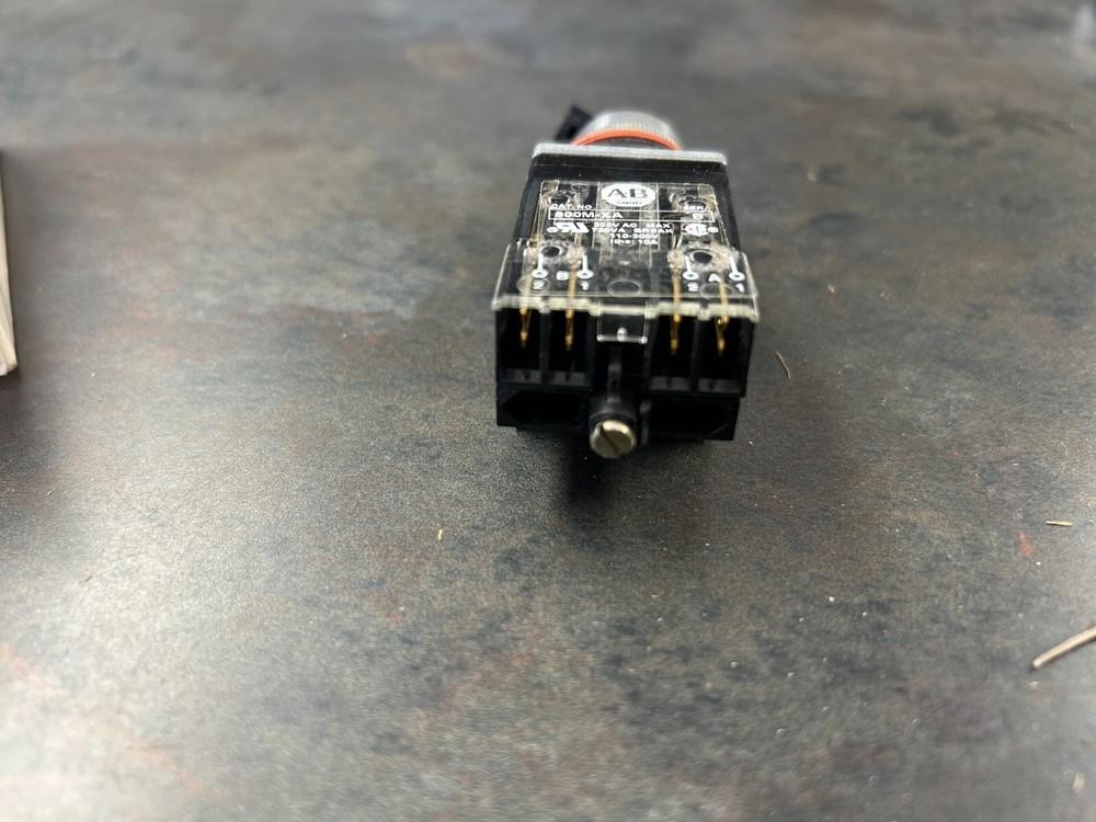 NEW ALLEN BRADLEY SELECTOR SWITCH 800MR-HH2BLA